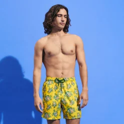 Fashion Vilebrequin Men Swim Trunks Ultra-Light And Packable Provencal Turtles Sun/Yellow